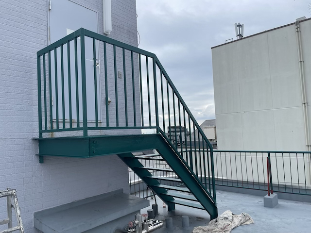 足立区　屋上手摺塗装工事　完成
